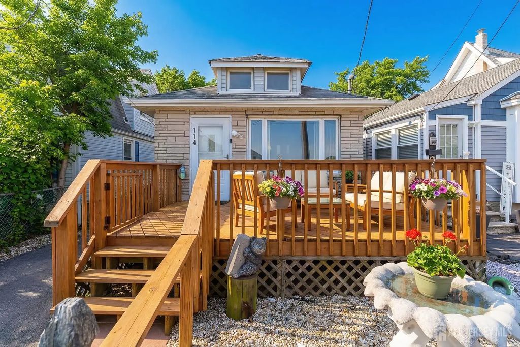 114 Shoreland Circle, Old Bridge