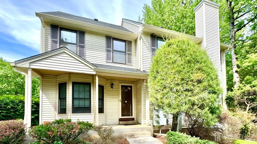 507 Timber Oaks Road, Edison