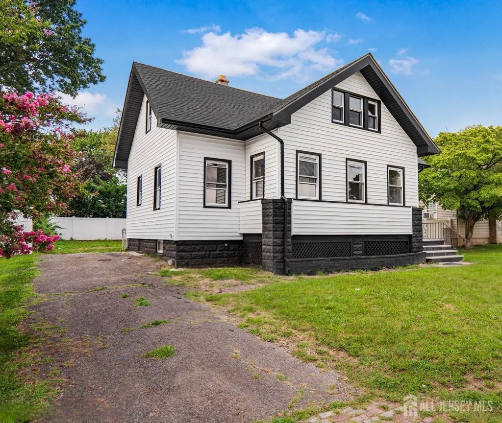 16 Lincoln Avenue, East Brunswick