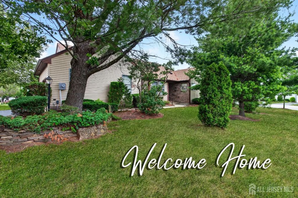 2 Ethan Allen Drive, Monroe