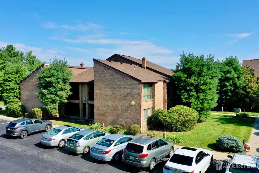 280 Willowbrook Drive, North Brunswick