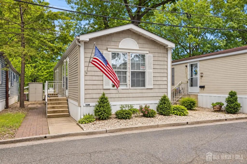 2505-tri 36m Woodbridge Avenue, Edison