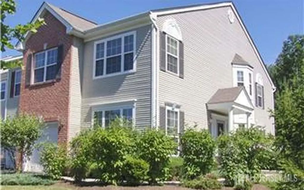 301 Park Knoll, South Brunswick