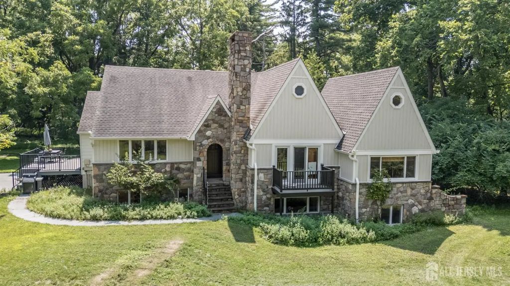 596 Keefe Road, Lawrence