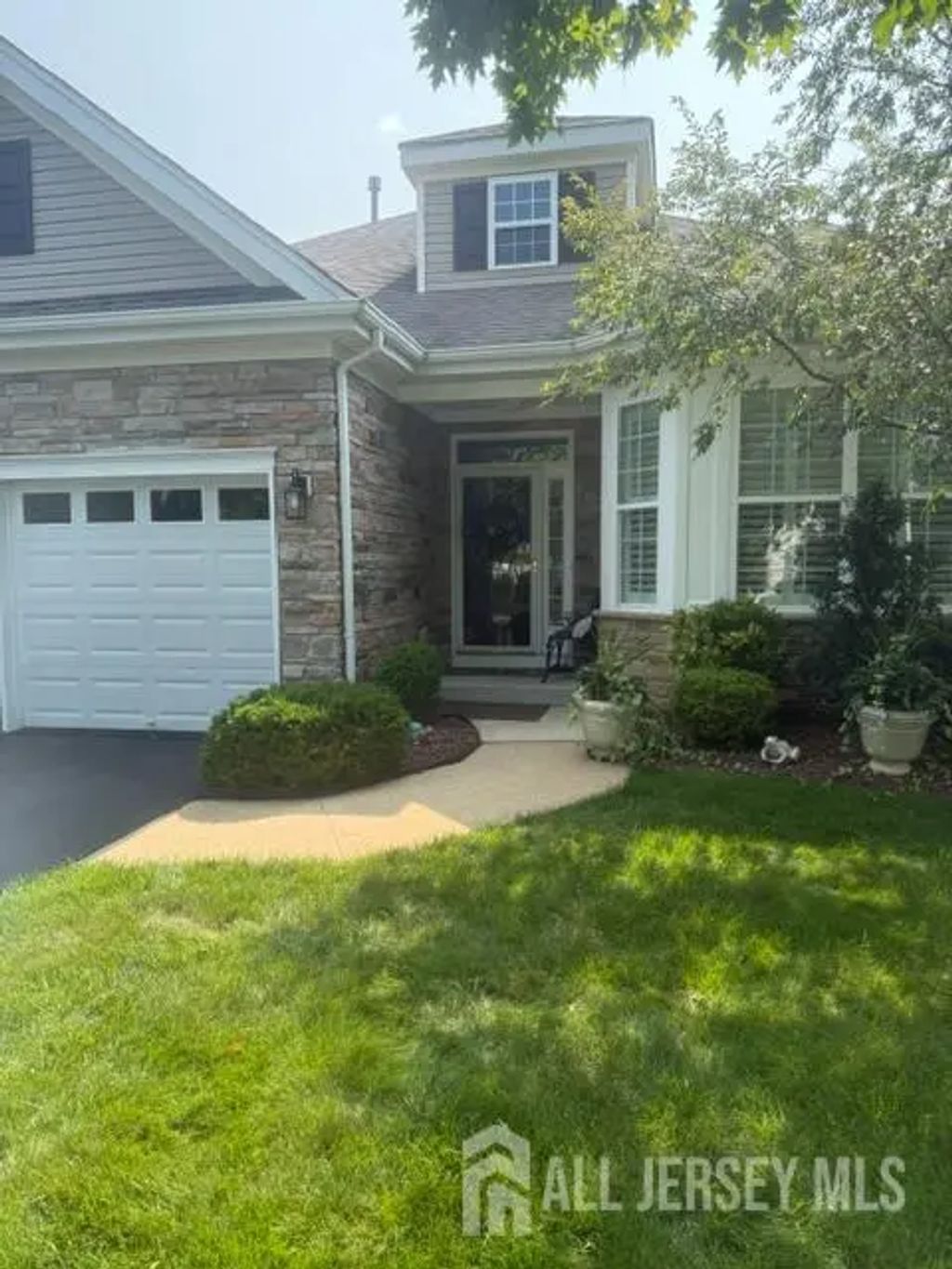 79 Crescent Way, Monroe