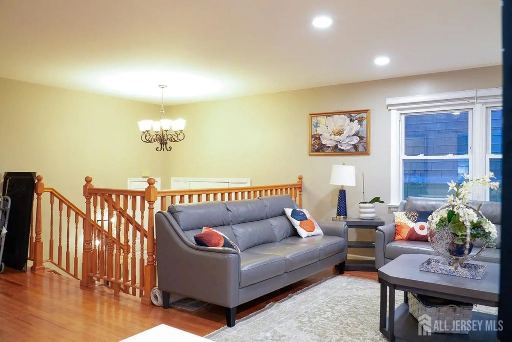 150 Farragut Avenue, Middlesex