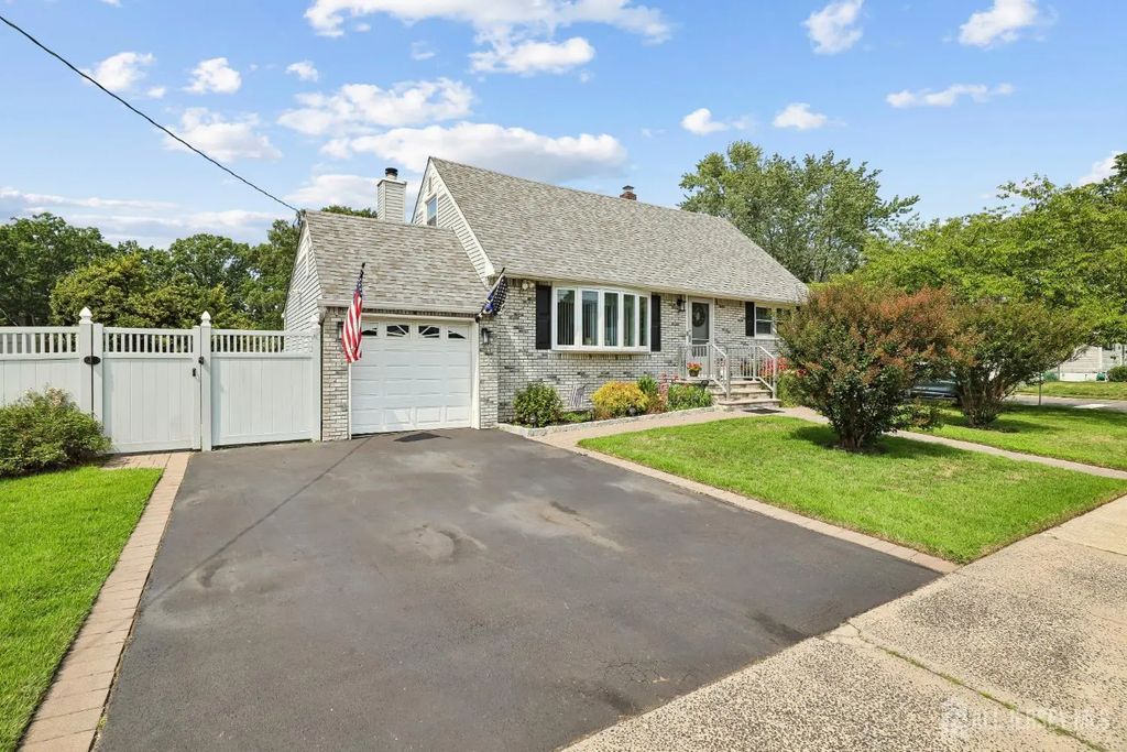 88 Bentley Avenue, Old Bridge