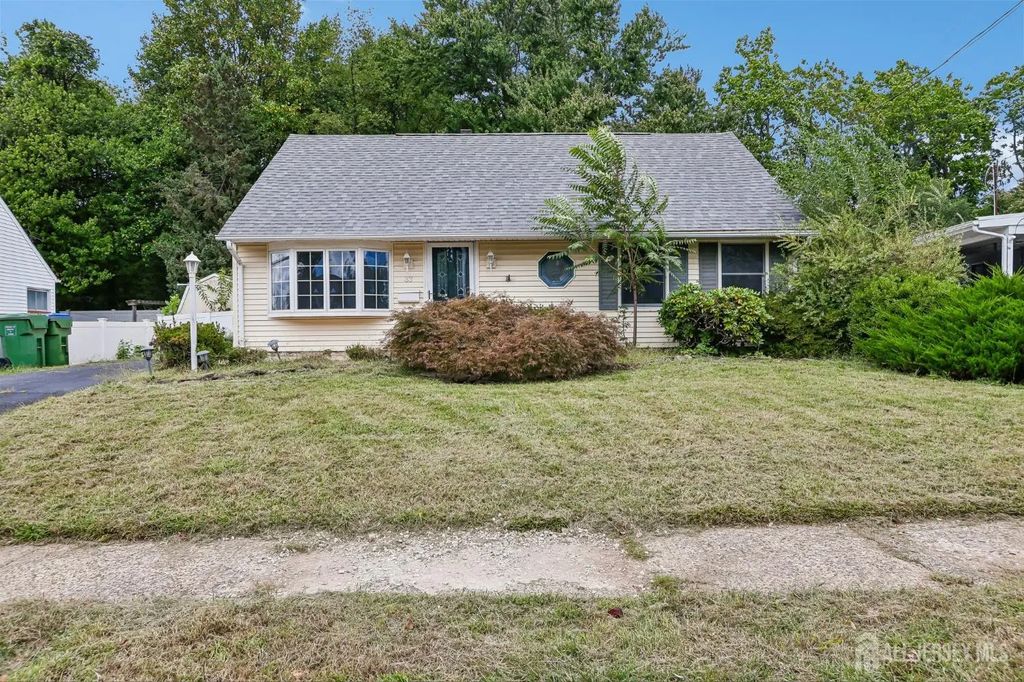 33 Caldwell Road, Edison