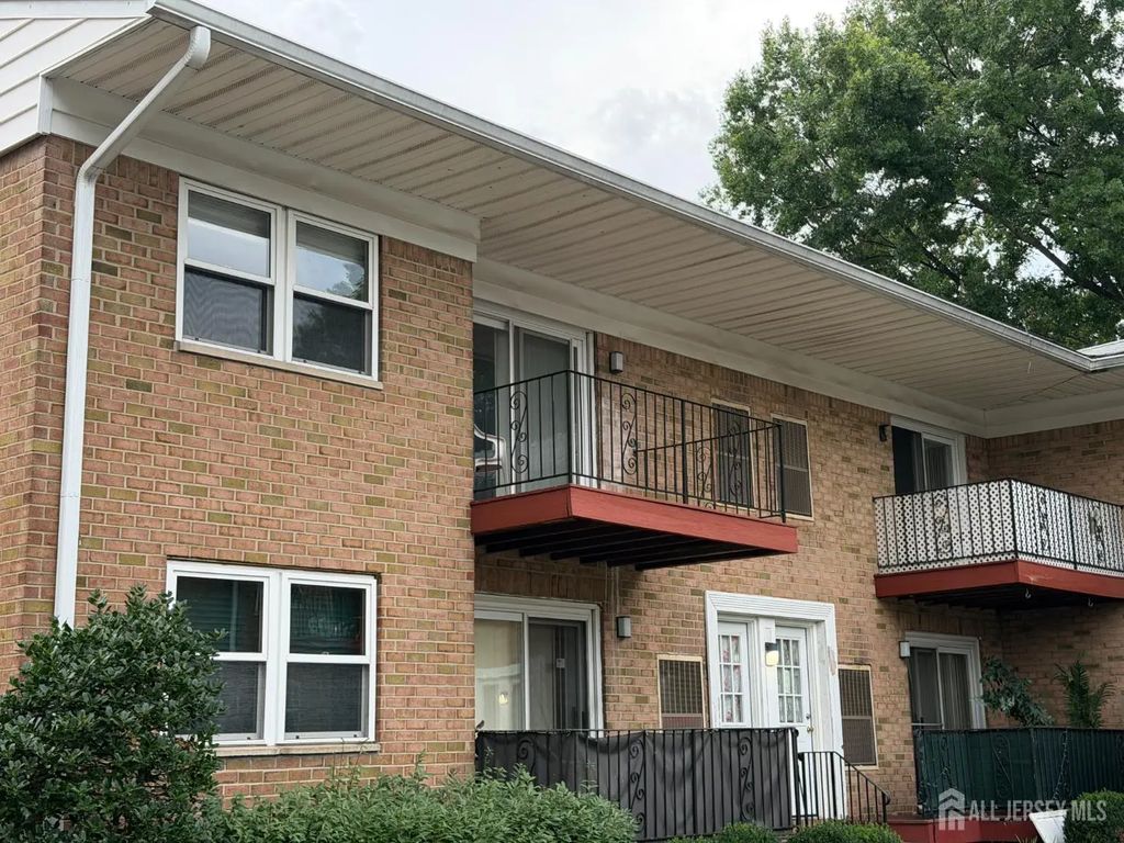 160 Evergreen Road, Edison