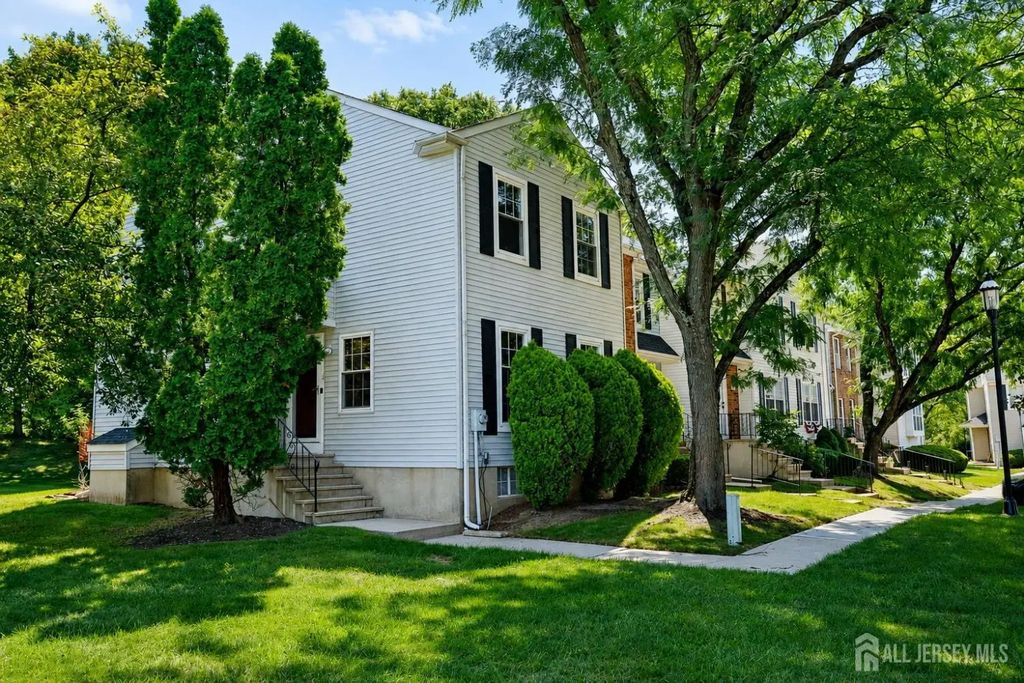 20 Delikat Lane, Sayreville