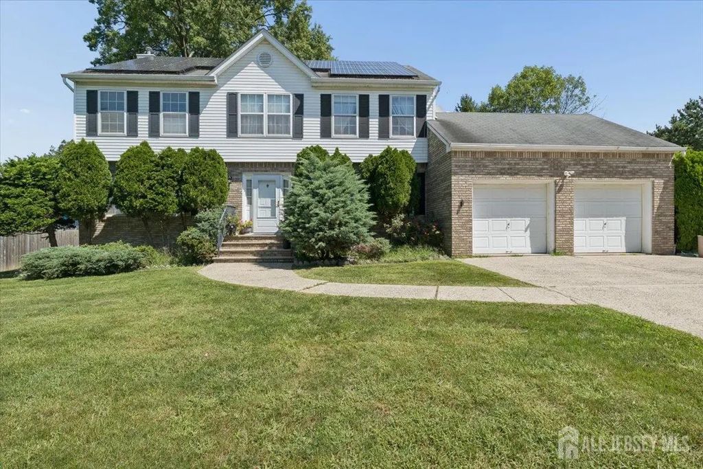8 Piluso Way, Piscataway