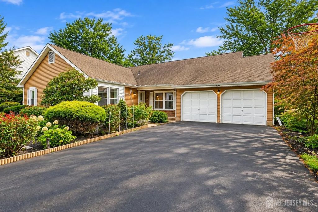 20 Franklin Drive, Plainsboro
