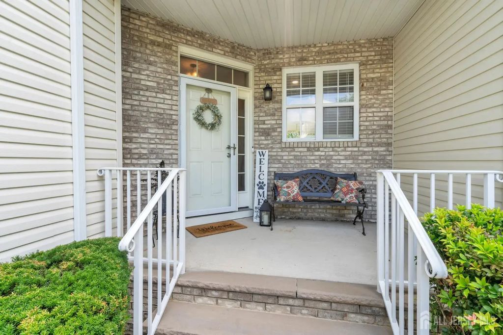 18 Frost Lane, East Windsor