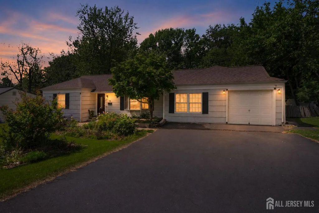 19 Stephenville Parkway, Edison