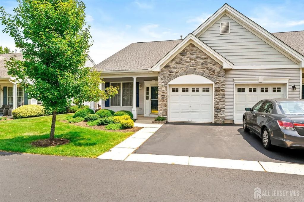 101 Meadowlark Drive, Hamilton