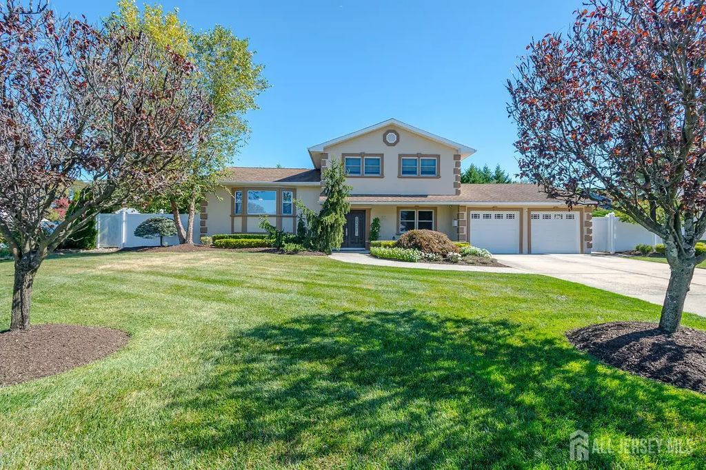 38 Holly Drive, Sayreville