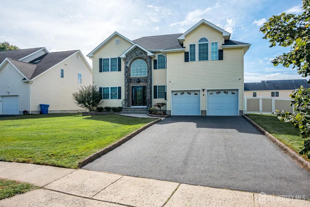 5 Marcel Lane, Piscataway