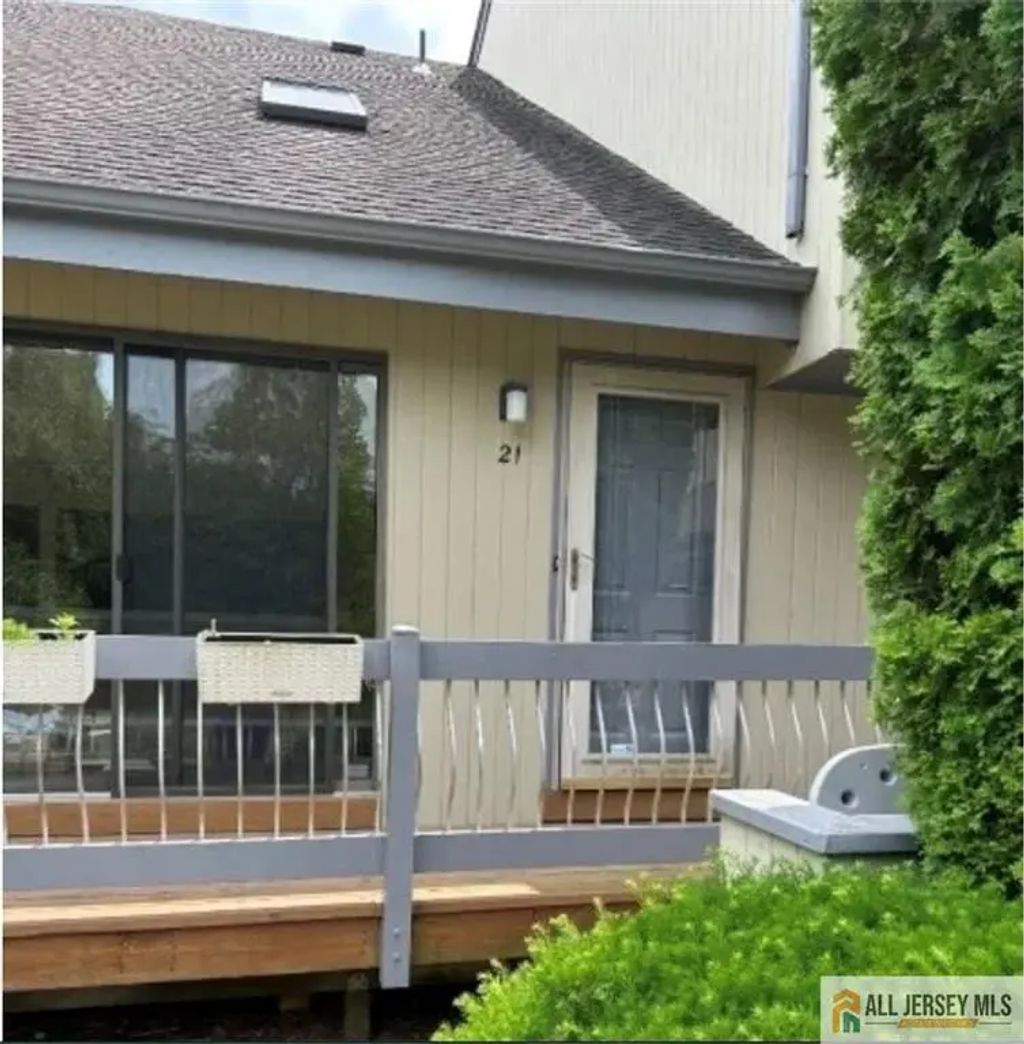 21 Woodhill Street, 