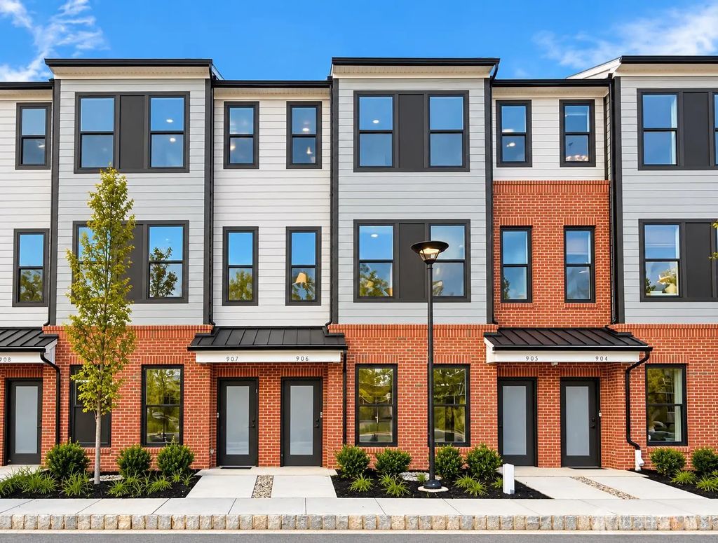 906 District Boulevard, East Brunswick