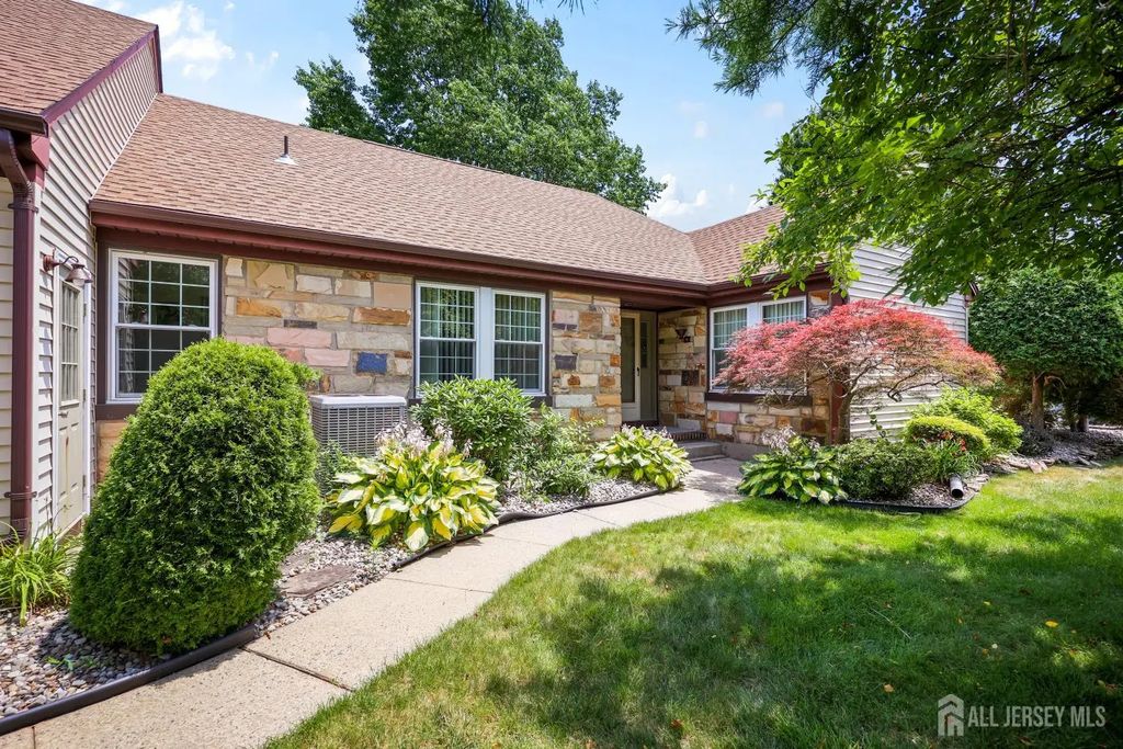 2 Winslow Road, Monroe