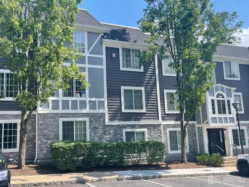 105 Village Drive, Morristown