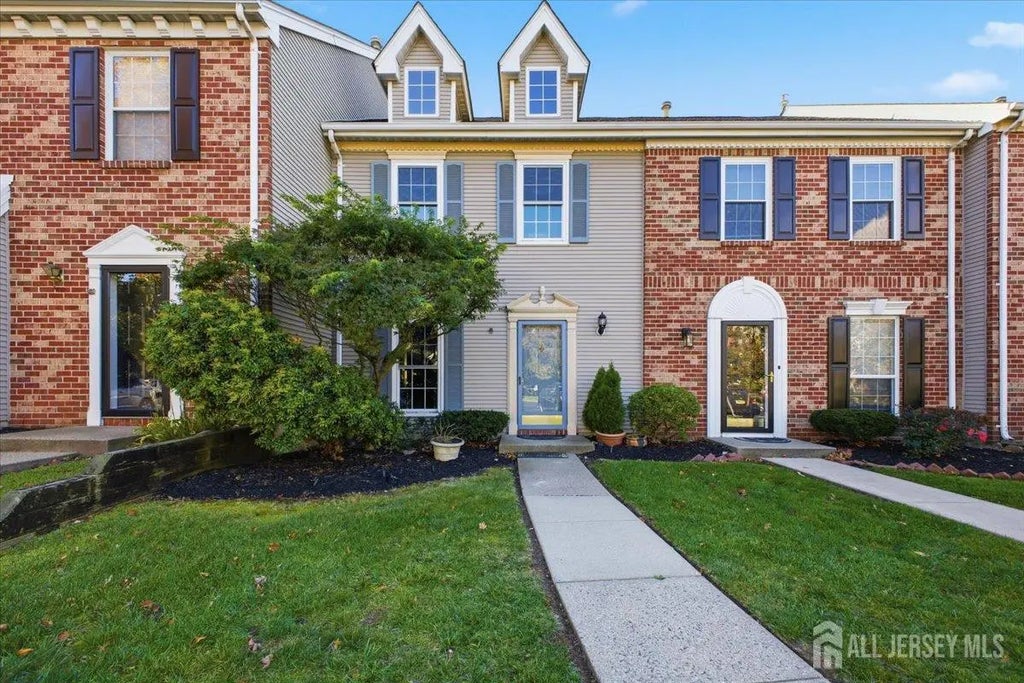 12 Dartmouth Way, North Brunswick