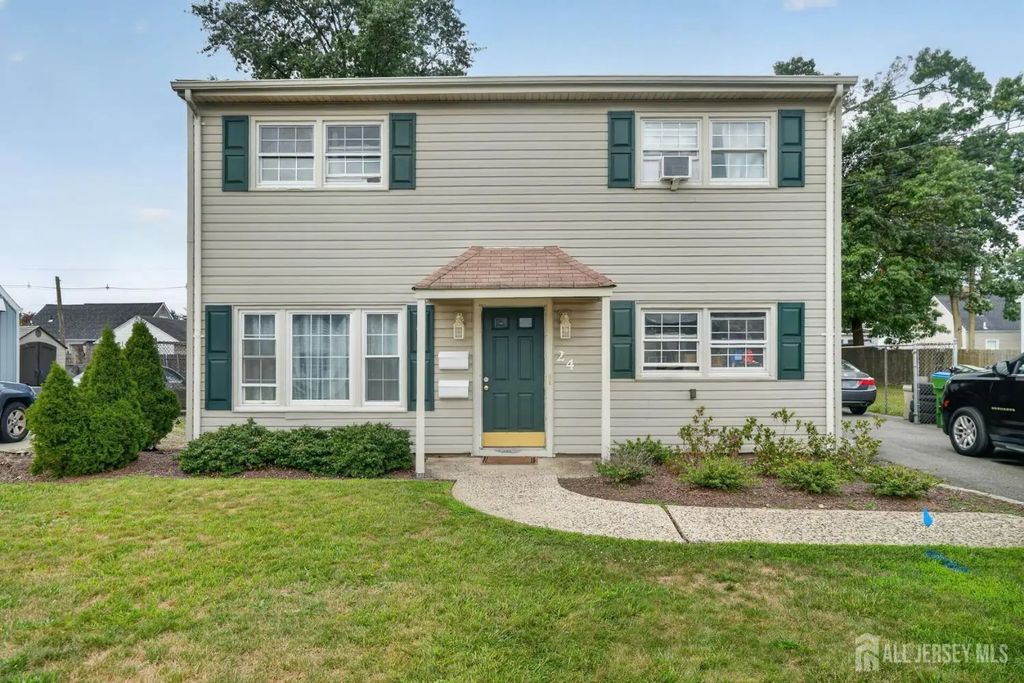 24 Hillcrest Avenue, Edison