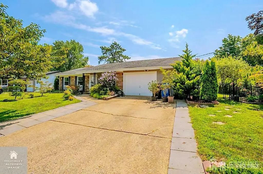 4 Hunterdon Avenue, Monroe