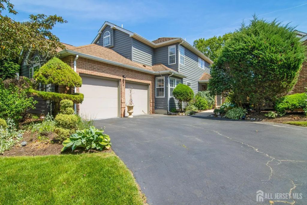 19 Fairway Boulevard, Monroe