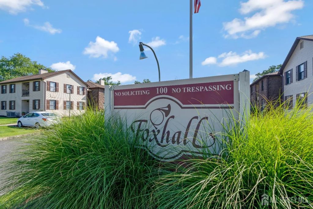 38 Foxhall Common, Middlesex