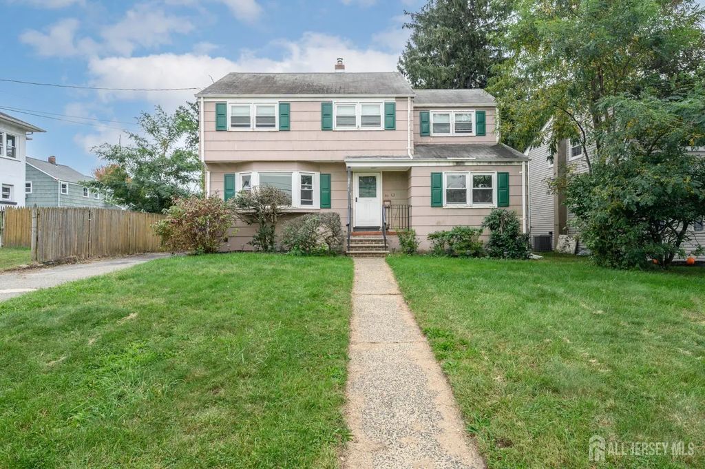 311 Oak Parkway, Dunellen
