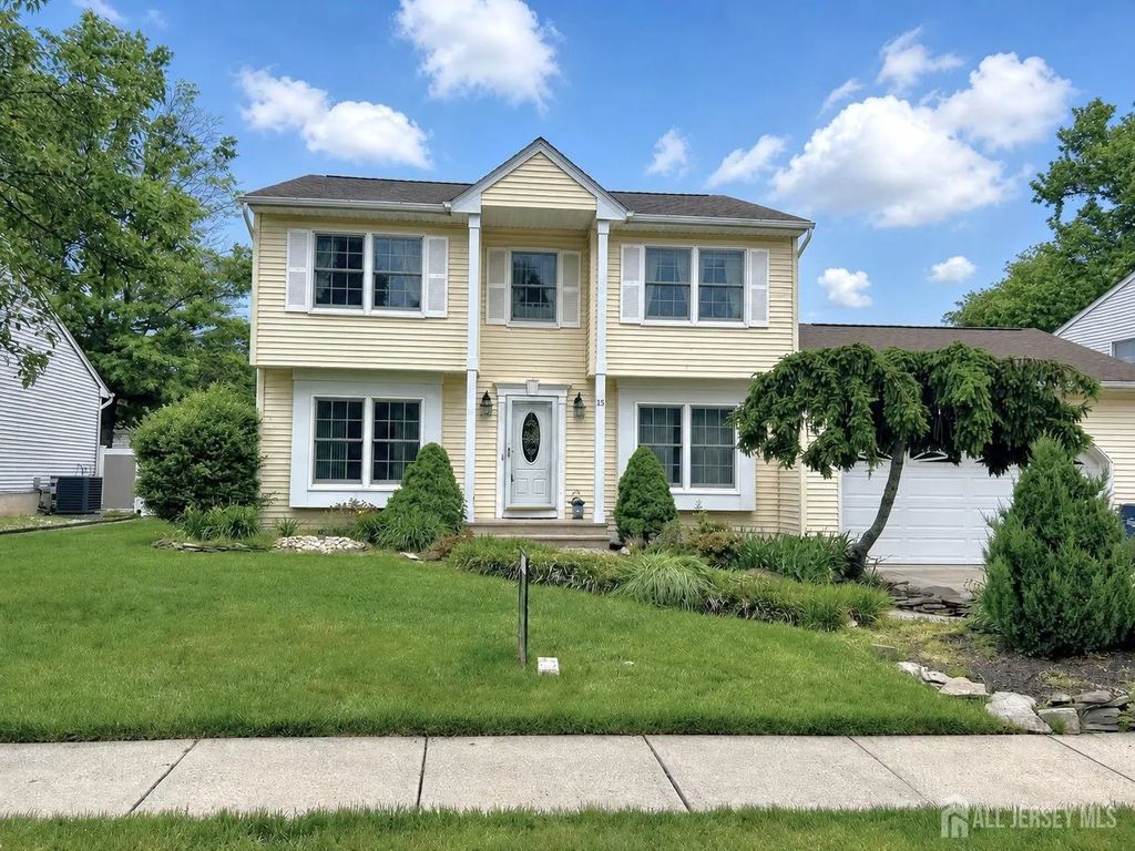 15 Lynn Court, North Brunswick