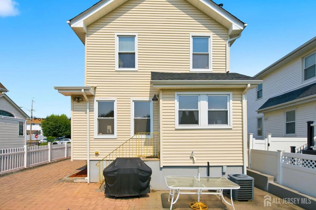 142 Morgan Place, North Arlington