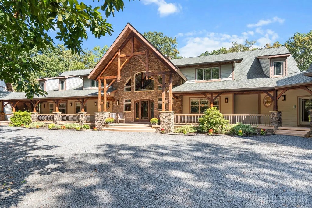 6 Lamb Lane, Manalapan