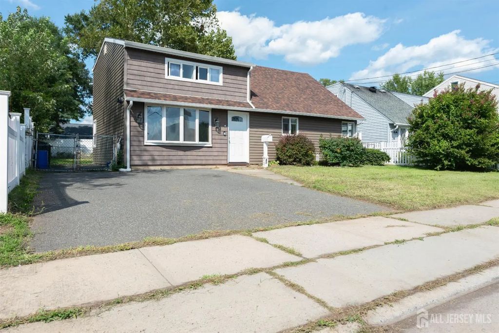 82 Markowitz Street, Carteret
