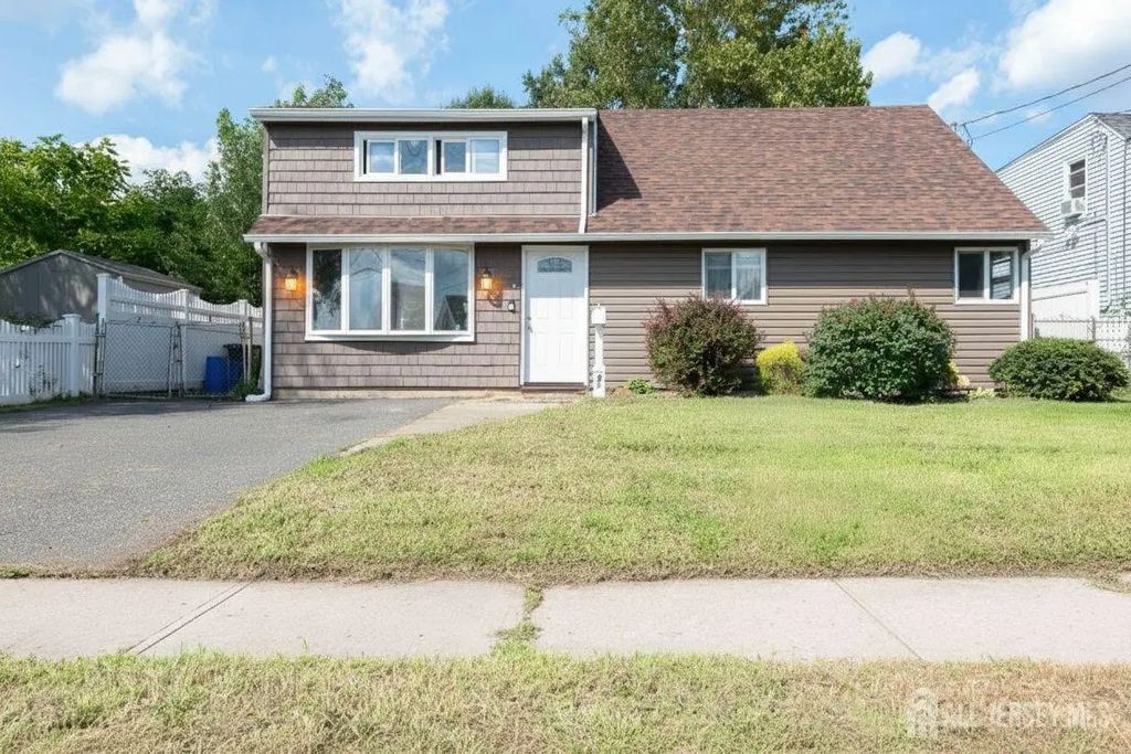 82 Markowitz Street, Carteret