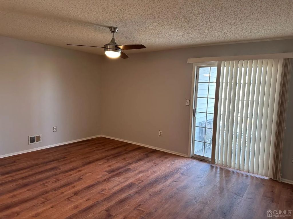 498 Witney Court, North Brunswick