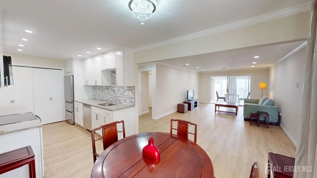 9-c Aspen Plaza, Monroe