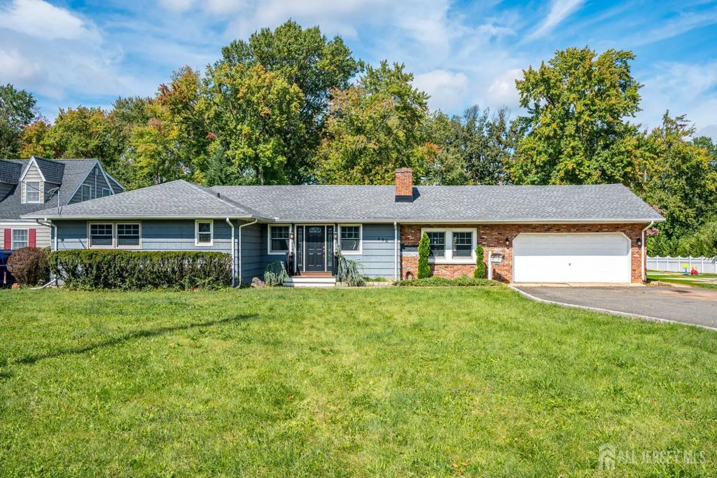 690 New Durham Road, Metuchen