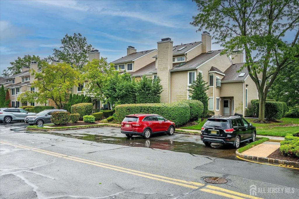 2 Farnham Square, Sayreville