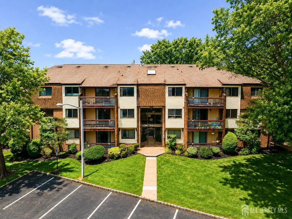 201 Edison Glen Terrace, Edison
