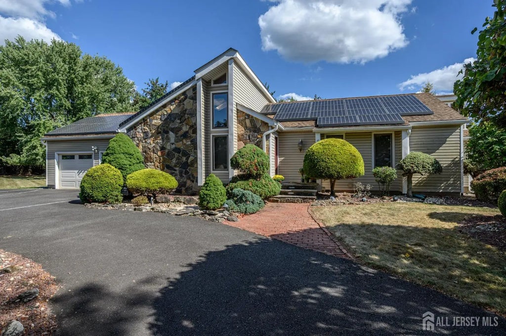 6 Steeple Drive, Hillsborough