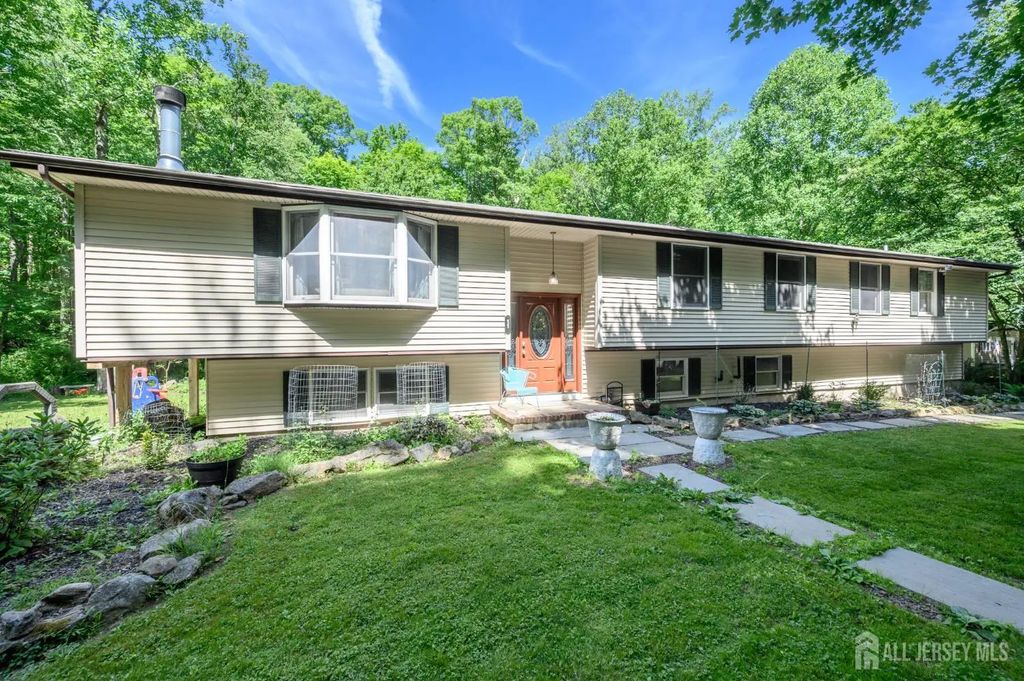 11 Pine Ridge Road, Califon