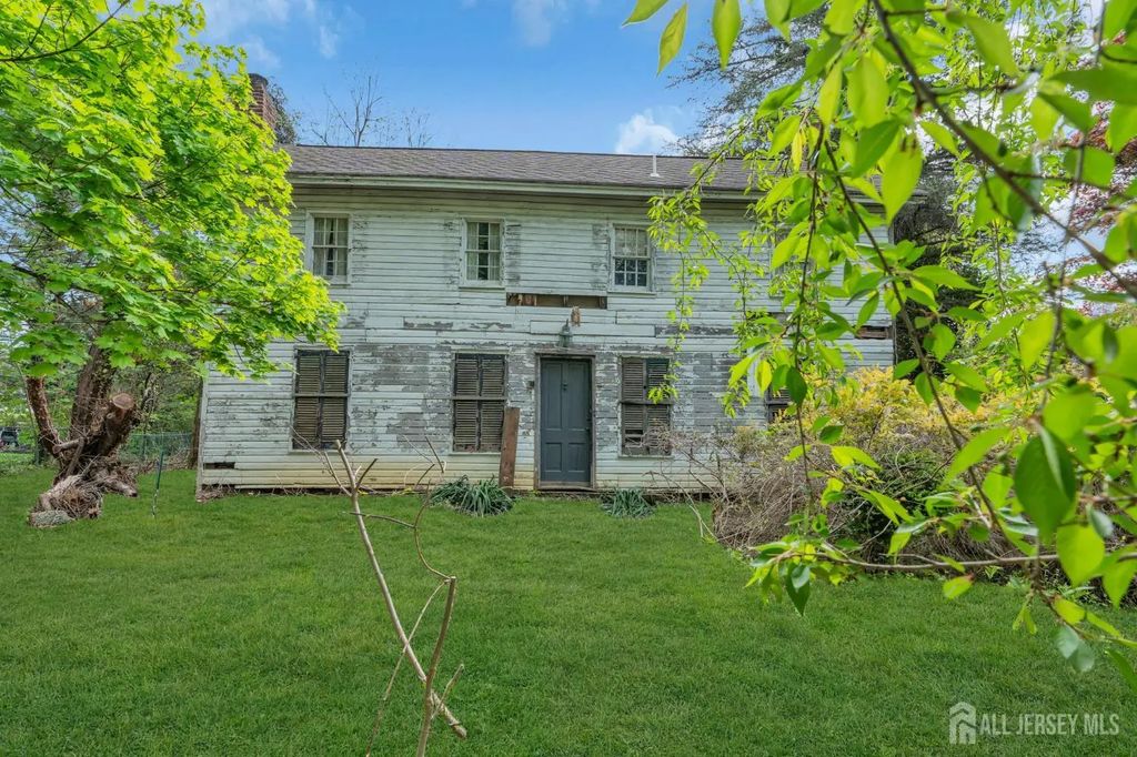 8 Church Street, Middletown
