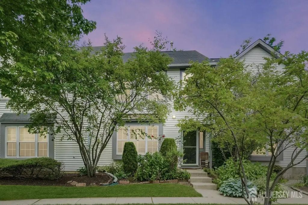 2 Mystic Court, Sayreville