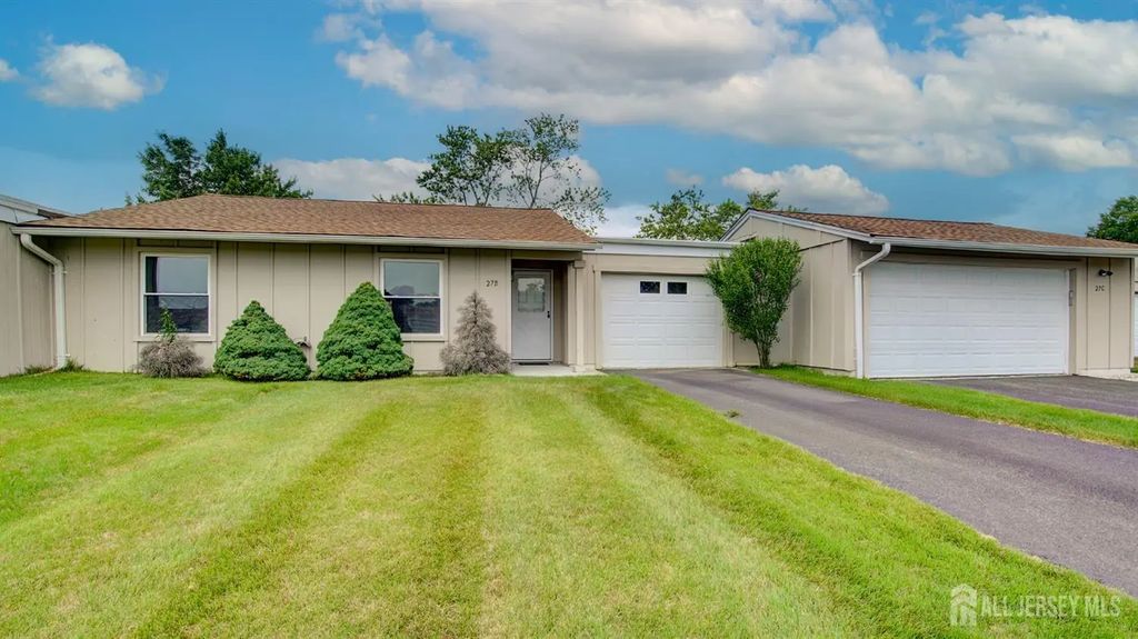 27 Larch Plaza, Monroe