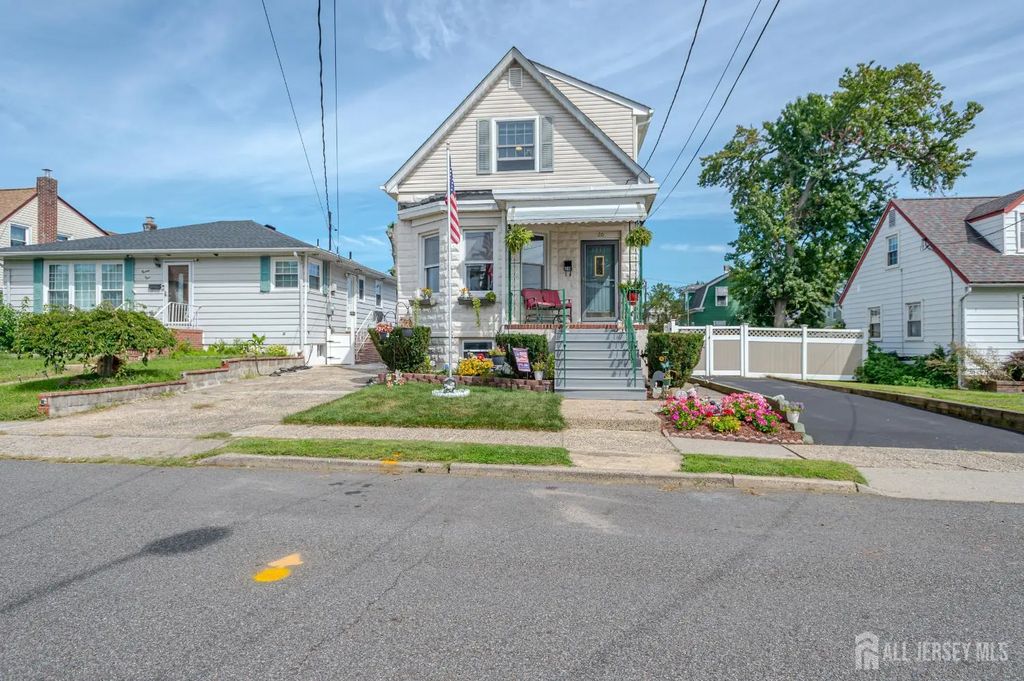 20 S 1st Street S, Fords
