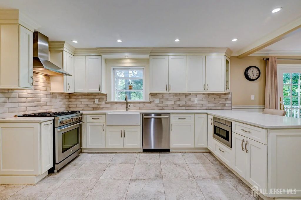 410 Stony Brook Drive, Bridgewater