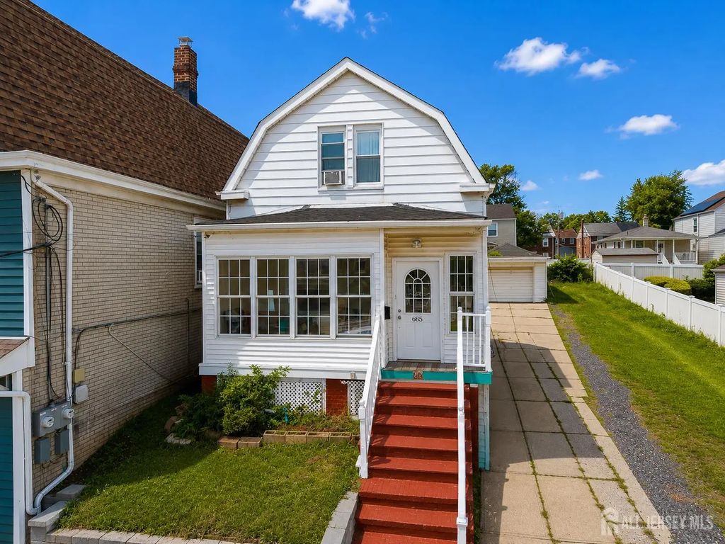 685 Raritan Avenue, Perth Amboy