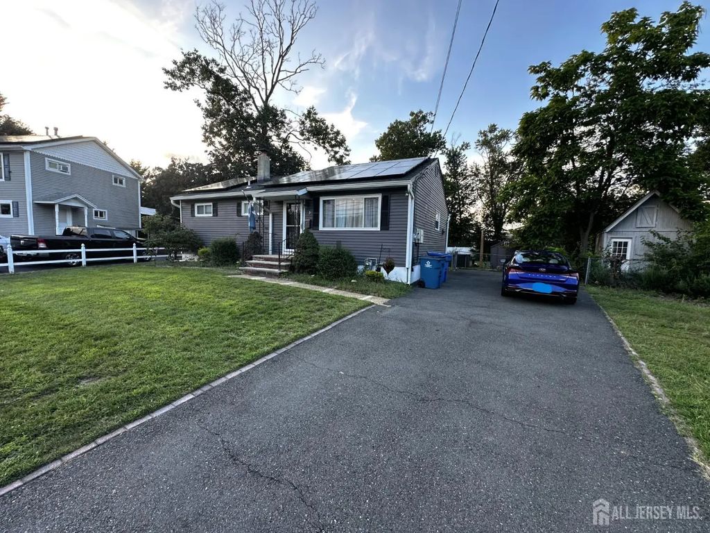 5 Nicholas Drive, Old Bridge
